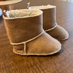 Baby Gap sherpa lined winter booties 0-3 months